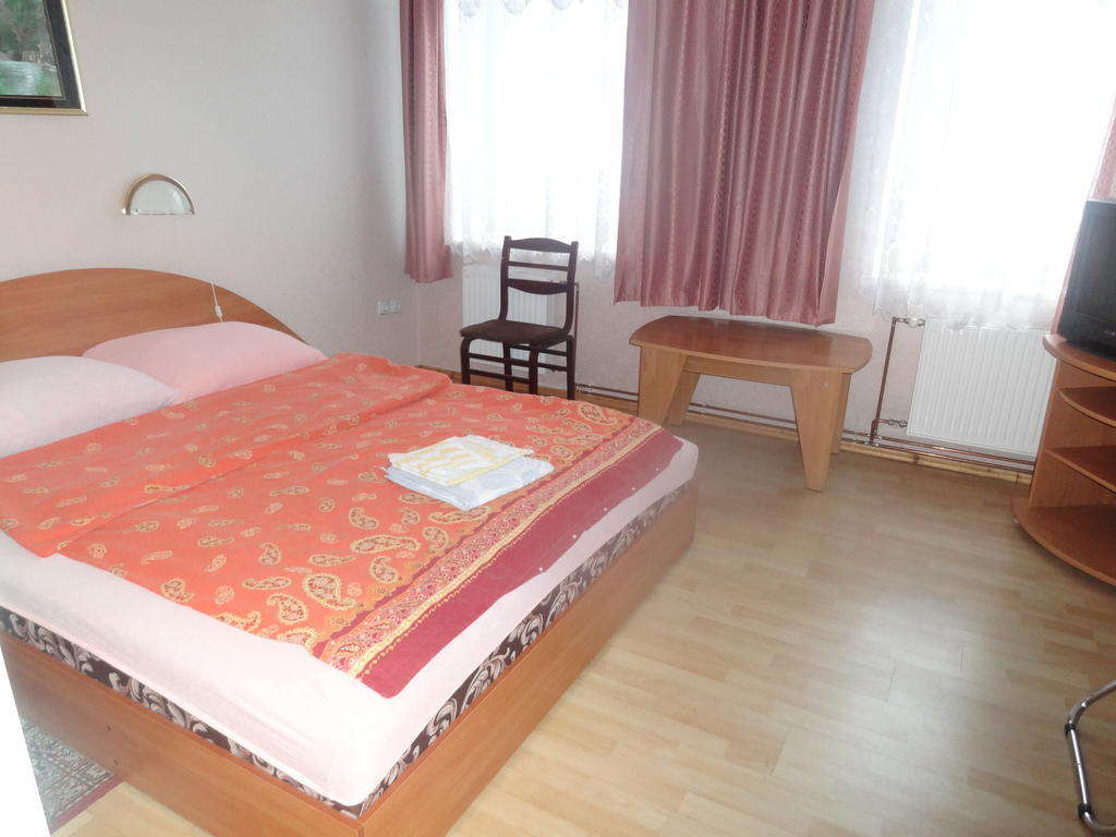 דאוגבפילס Hotel Rebir חדר תמונה